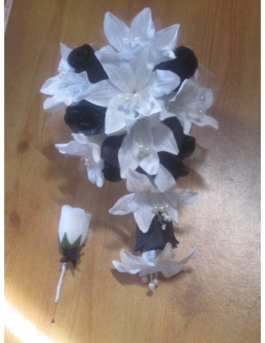 Bouquet de Mariée Classique Cascade "Cecilia" avec roses, lys, perle