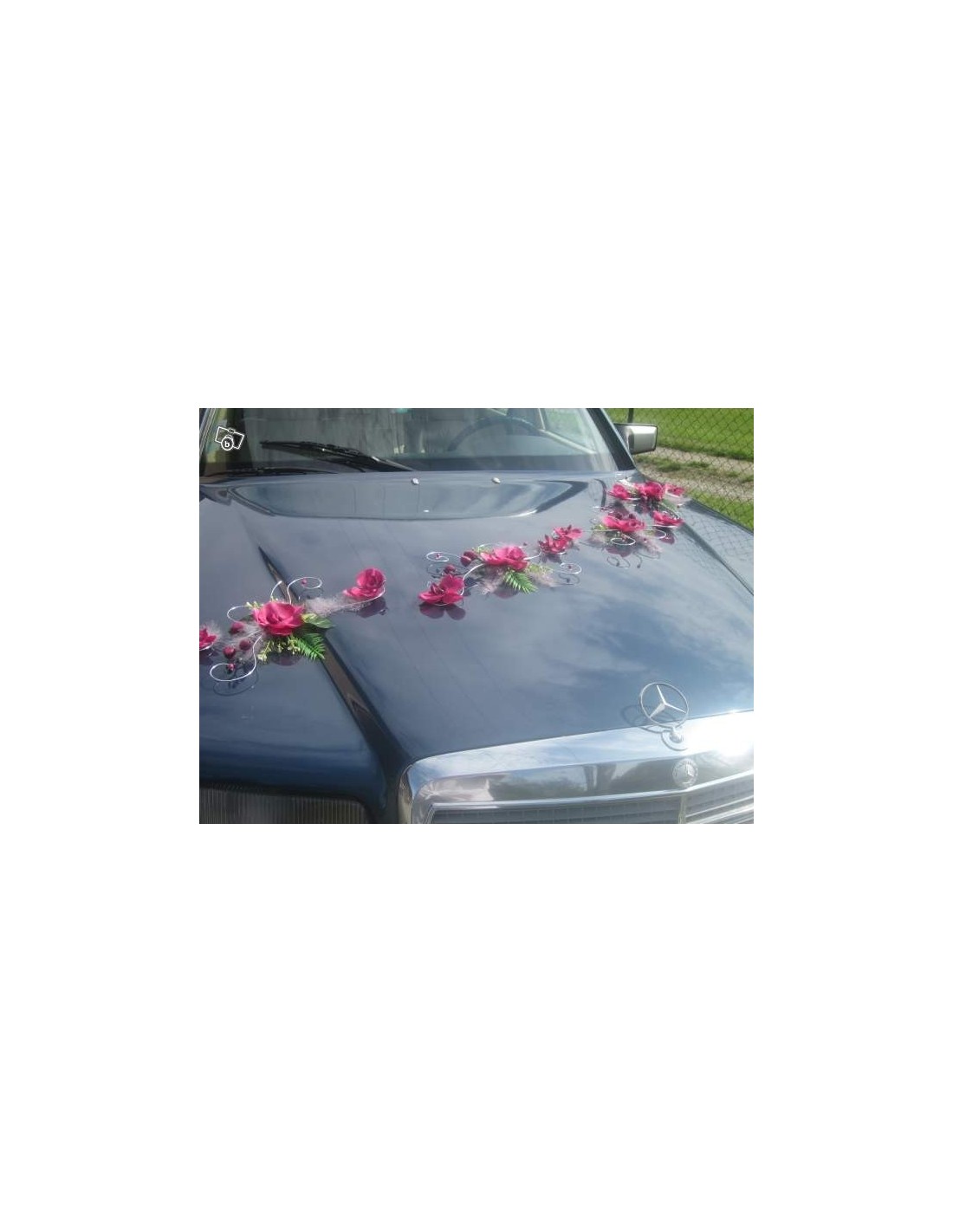 Décoration pour voiture de mariée avec de belles Roses Rouges