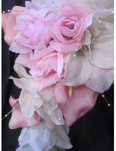 Bouquet de mariage cascade thème blanc / rose tendre avec Perles 2
