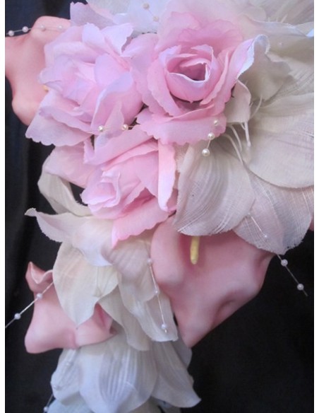 Bouquet de mariage cascade thème blanc / rose tendre avec Perles