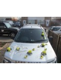 Décoration de voiture pour mariage: coeur et roses vert anis