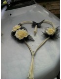 Décoration voiture pour mariage: Grand coeur en rotin avec des roses