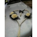 Décoration voiture pour mariage: Grand coeur en rotin avec des roses
