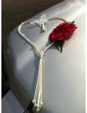 Décoration pour voiture de mariage: cœur de rotin sur ventouse