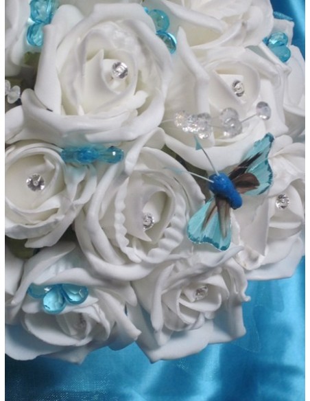 Bouquet de mariée turquoise avec roses, perles, papillons et diamants