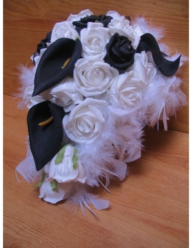 Bouquet de la Mariée Cascade esprit Baroque avec des roses et perles