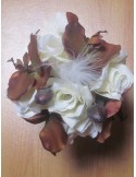 Bouquet de mariée Rond avec orchidées chocolat et roses ivoires