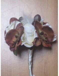 Bouquet de mariée Rond avec orchidées chocolat et roses ivoires 2