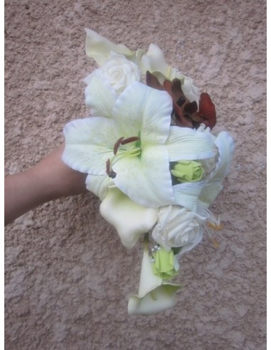 Bouquet de Mariee tombant "Chocolat Anis, Arums" avec des roses