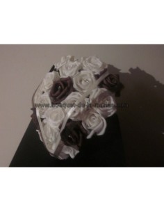 Bouquet de mariage Rond thème coeur au chocolat avec des roses 2