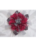 Bouquet mariée rond thème bordeaux, noir et gris avec roses,plumes