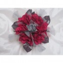 Bouquet mariée rond thème bordeaux, noir et gris avec roses,plumes
