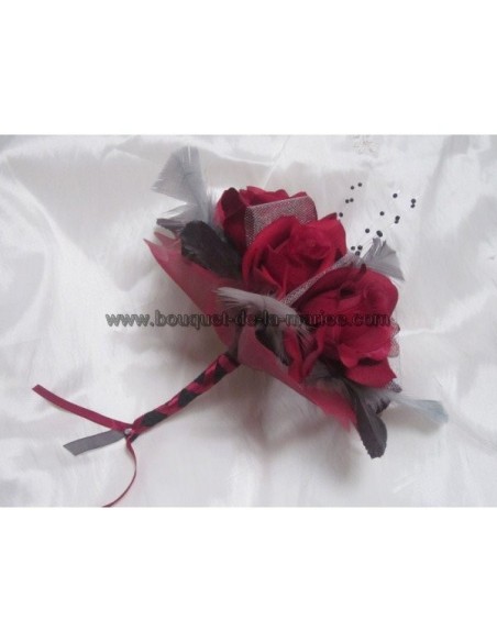 Bouquet mariée rond thème bordeaux, noir et gris avec roses,plumes