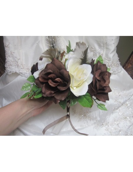 Bouquet Mariée Rond thème bordeaux, chocolat, noir avec des Roses
