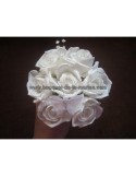 Bouquet demoiselle d\'honneur avec de belles roses diamantées