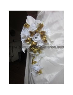 Bouquet de mariage Cascade "Or" - belles roses, arums, perles, tulle