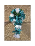 Bouquet tombant de mariage thème turquoise avec roses, lys, perles