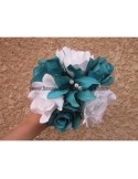 Bouquet demoiselle d\'honneur avec des roses turquoises et blanches