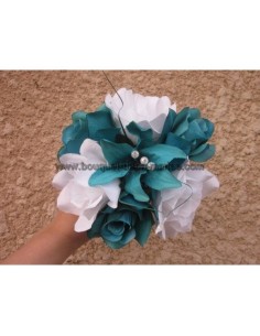 Bouquet demoiselle d'honneur avec des roses turquoises et blanches