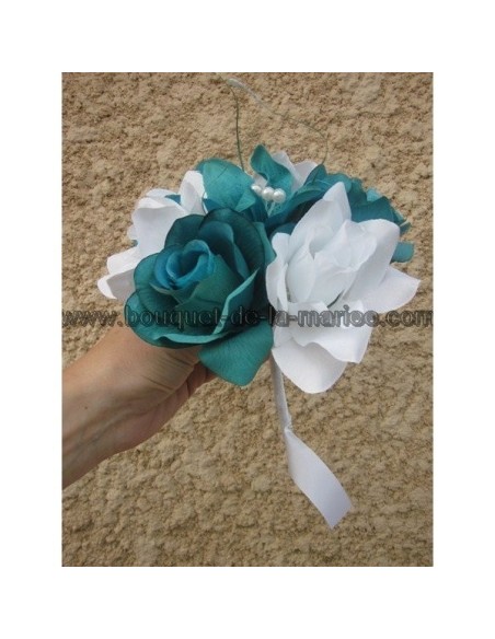 Bouquet demoiselle d'honneur avec des roses turquoises et blanches