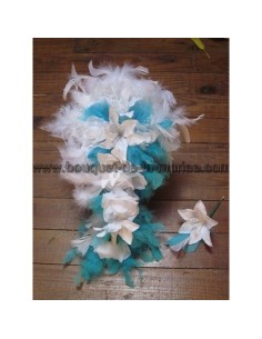 Boutonnière Mariage fait main avec des lys et plumes turquoises