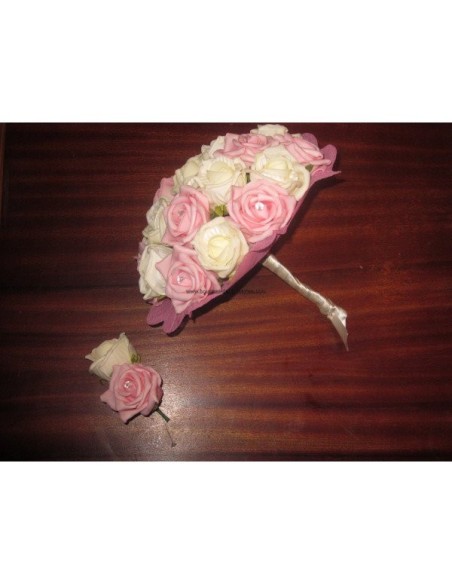Bouquet de mariée rond rose tendre avec roses et diamants fantaisie