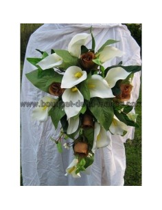 Bouquet Mariee Cascade fait d'Arums Chocolat, des Arums et feuilles