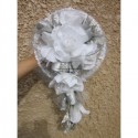 Bouquet Cascade de mariee avec des Roses Blanches ou Argentées