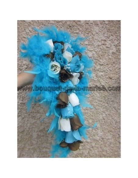 Bouquet de Mariée Cascade thème turquoise, chocolat avec plume Bouquet de Mariée Cascade thème turquoise, chocolat avec plume