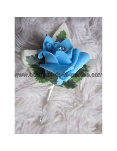 Bouquet de mariée rond thème turquoise, bleu et blanc avec roses