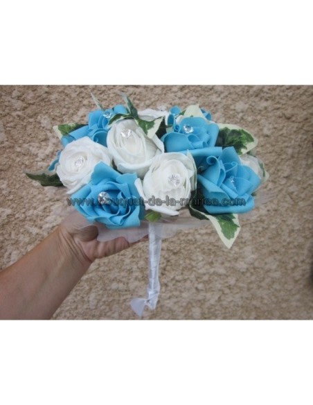 Bouquet de mariée rond thème turquoise, bleu et blanc avec roses