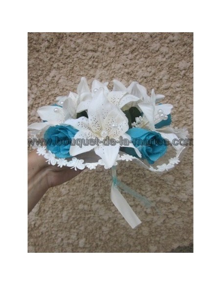 Bouquet de Mariée et Boutonnière fait avec des Lys, Roses, Perles