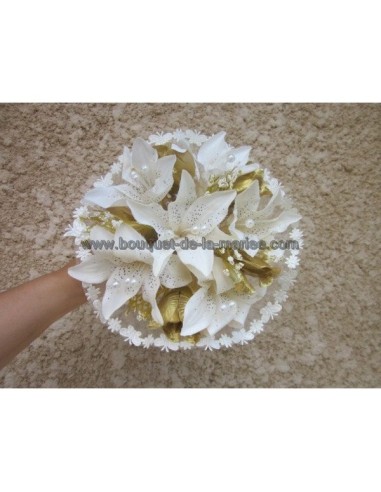 Bouquet de Mariée et Boutonnière fait avec des Lys, Roses, Perles