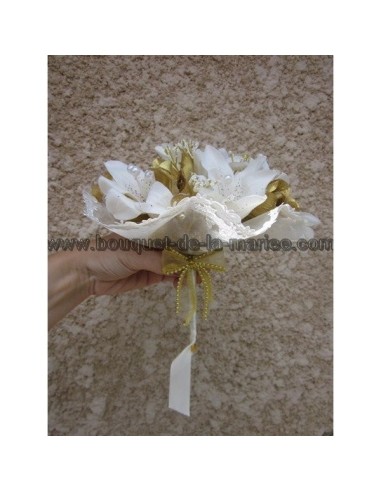 Bouquet de Mariée et Boutonnière fait avec des Lys, Roses, Perles