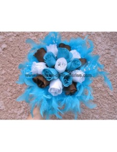 Bouquet Mariée Rond tendance fait avec des roses et plumes turquoises