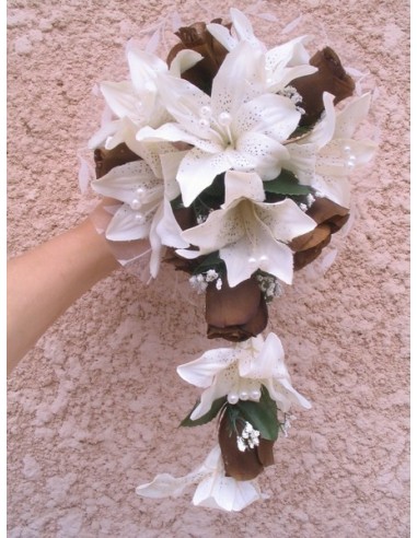 Bouquet de Mariée Tombant composé de lys, roses et perles
