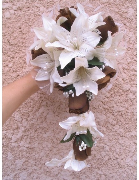 Bouquet de Mariée Tombant composé de lys, roses et perles