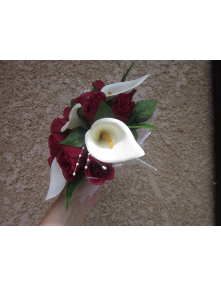 Bouquet mariée Rond avec de grands Arums, des roses et perles