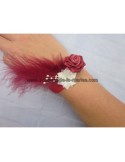 Bracelet mariage personnalisé fait avec des fleurs bordeaux, rouge