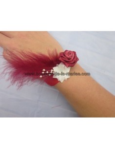 Bracelet mariage personnalisé fait avec des fleurs bordeaux, rouge
