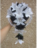 Bouquet de Mariée Classique Cascade "Cecilia" avec roses, lys, perle