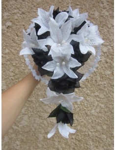Bouquet de Mariée Classique Cascade "Cecilia" avec roses, lys, perle
