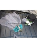 Décorations de voiture avec chapeau, voile et roses turquoises