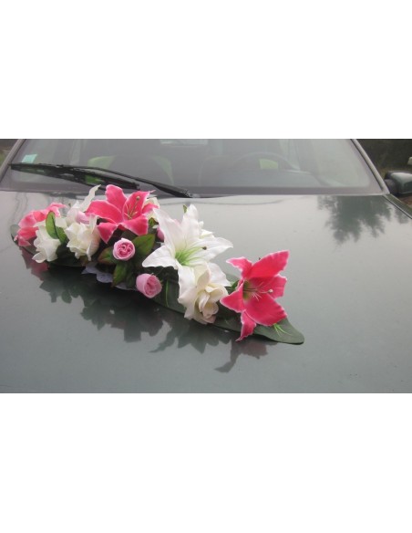 Composition florale pour Mariage avec lys et roses bordeaux ou rose