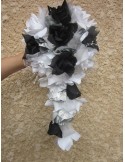 Bouquet de Mariage Cascade couleurs: noir argent, roses, strass