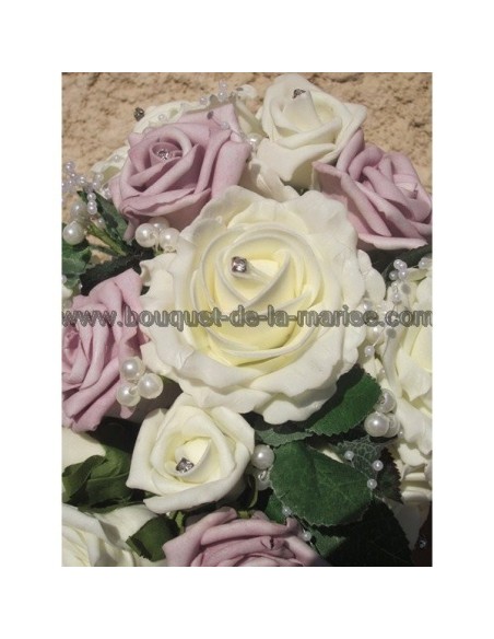 Bouquet mariée retombant ivoire et parme, perles et diamants