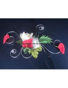 Composition florale de mariage couleur rouge, blanc et gris argent