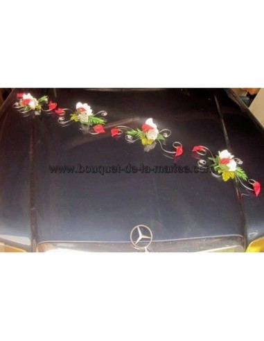 Composition florale de mariage couleur rouge, blanc et gris argent