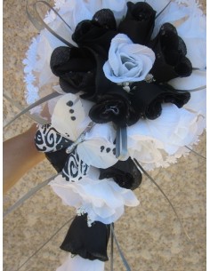 Bouquet de Mariée Tombant fait avec des Roses, Perles et Papillon 2