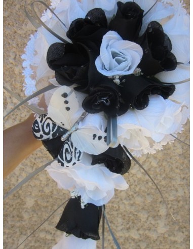 Bouquet de Mariée Tombant fait avec des Roses, Perles et Papillon